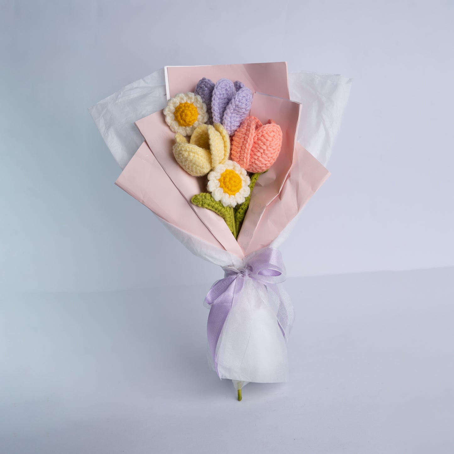 Daisy with tulips bouquet